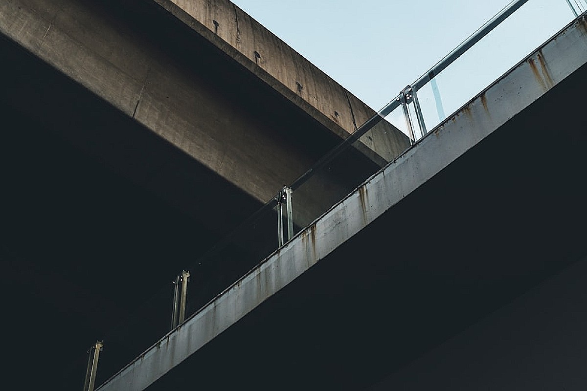 Jak sztuczna inteligencja rewolucjonizuje utrzymanie magazynów energii?