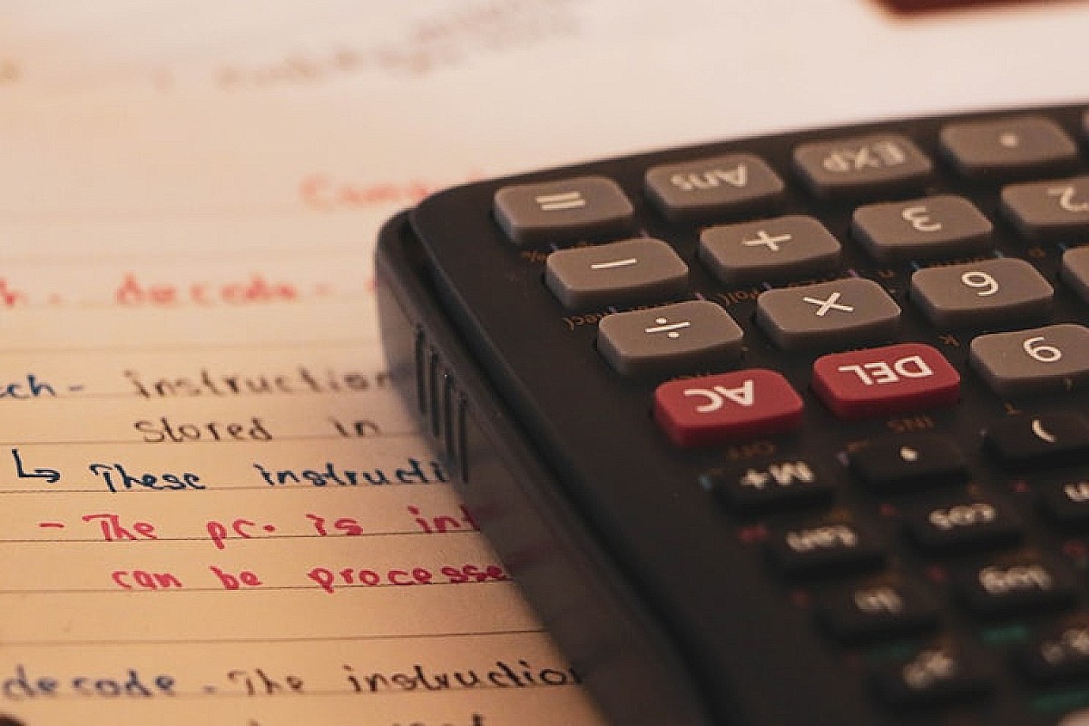 Jak zoptymalizować podatki przy inwestycjach w OZE? Przewodnik po ulgach i odliczeniach na 2026 rok