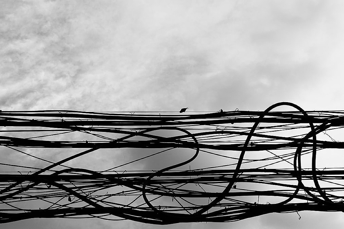 Hybrydowe systemy energetyczne: klucz do niezawodności i stabilności sieci