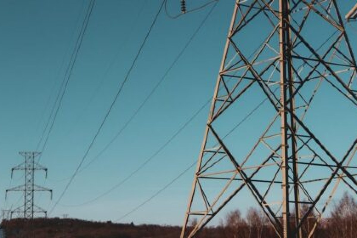 Wpływ fotowoltaiki i geopolityki na ceny energii w Europie