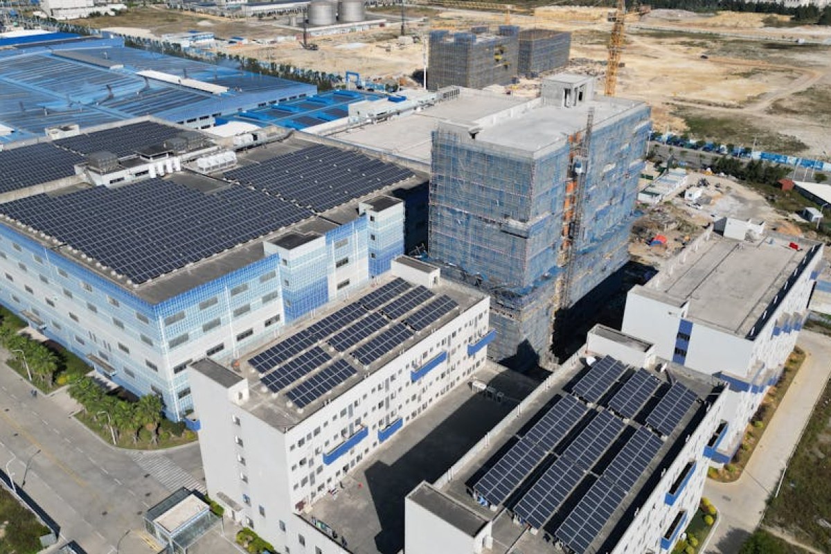 Największy producent paneli PV na świecie poniósł stratę przekraczającą miliard dolarów