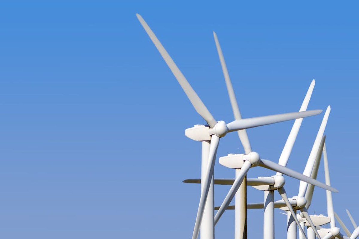 Nasila się fala dezinformacji przeciwko energetyce wiatrowej w Europie
